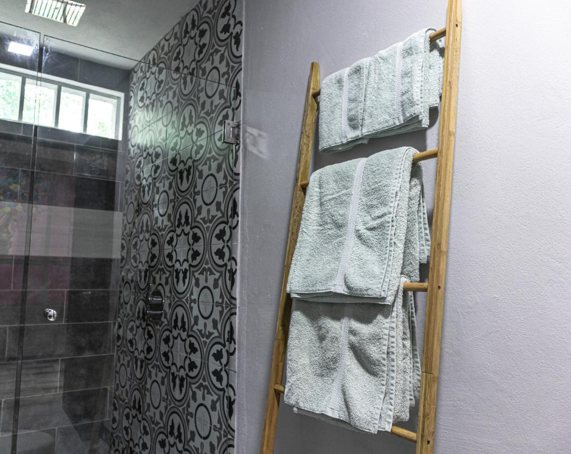 Hotel Boutique The Green Jungle House Puerto Viejo de Talamanca ภายนอก รูปภาพ