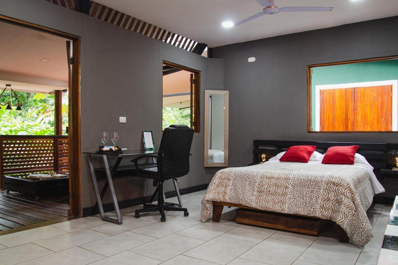 Hotel Boutique The Green Jungle House Puerto Viejo de Talamanca ภายนอก รูปภาพ